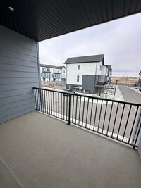 Beautiful 2 Bdrm/2.5 Bthrm Townhouse - Eva... in Calgary, AB - Building Photo - Building Photo