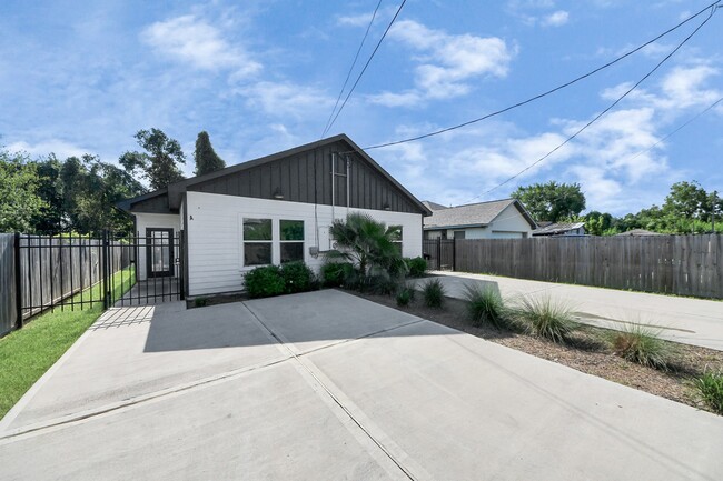 7502 Sandle St in Houston, TX - Building Photo - Building Photo