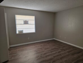 2031 Pine Chace Ct in Tampa, FL - Foto de edificio - Building Photo