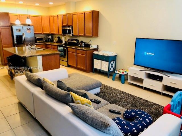2950 St Thomas Dr in Hollywood, FL - Building Photo - Building Photo