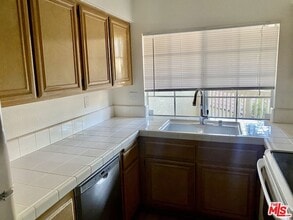 675 Oak Run Trail, Unit 310 in Oak Park, CA - Building Photo - Building Photo