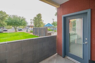 1890 S Country Club Way in Tempe, AZ - Building Photo - Building Photo