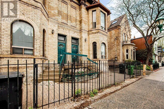 204-204 Gerrard St E in Toronto, ON - Building Photo - Building Photo