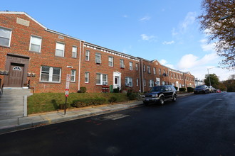 449 Manor Pl NW in Washington, DC - Foto de edificio - Building Photo