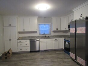 121 Londonderry Tpke in Auburn, NH - Building Photo - Building Photo