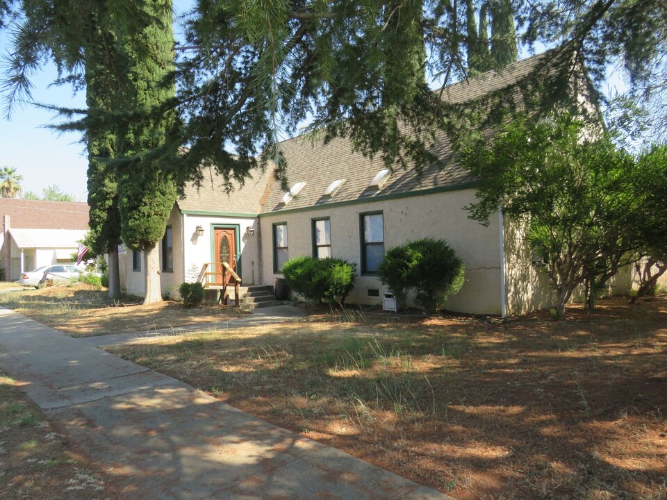 112 S Sacramento St in Willows, CA - Building Photo