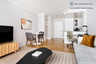 50 W 97th St, Unit SI FL3-ID2199 in New York, NY - Foto de edificio - Building Photo