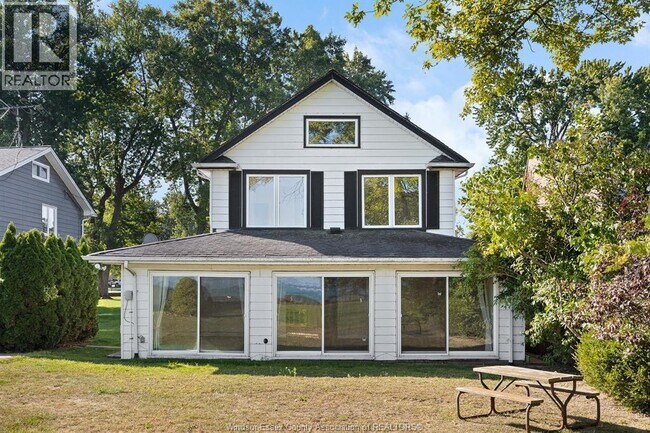 12506 Riverside Dr E in Tecumseh, ON - Building Photo - Building Photo