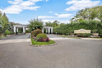 172 Cranberry Ct in Melville, NY - Building Photo - Building Photo