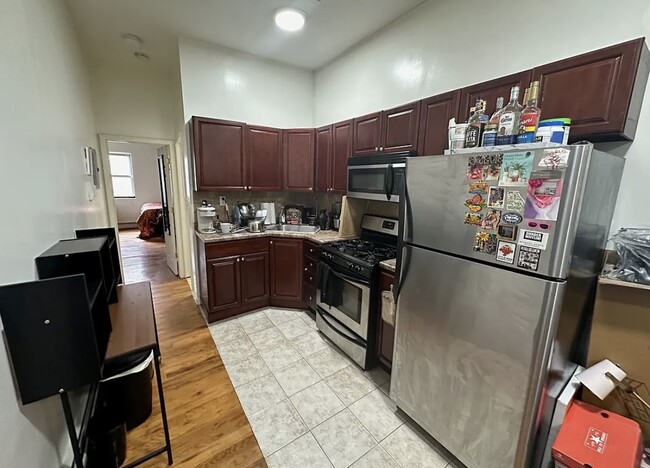 89 Moore St, Unit 2B in Brooklyn, NY - Building Photo - Building Photo