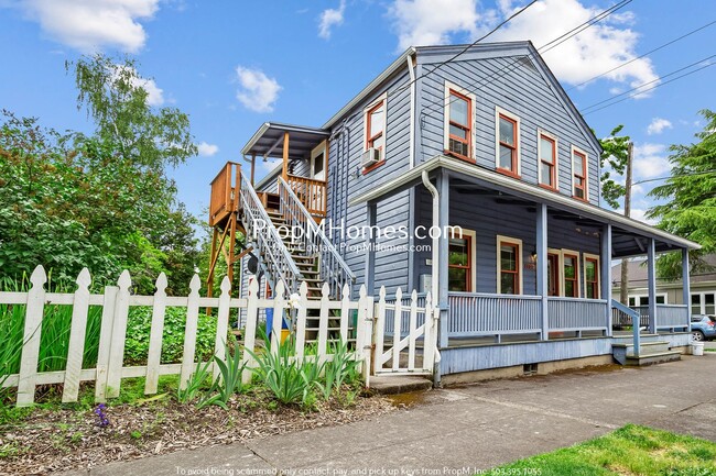property at 1102 SE Umatilla St