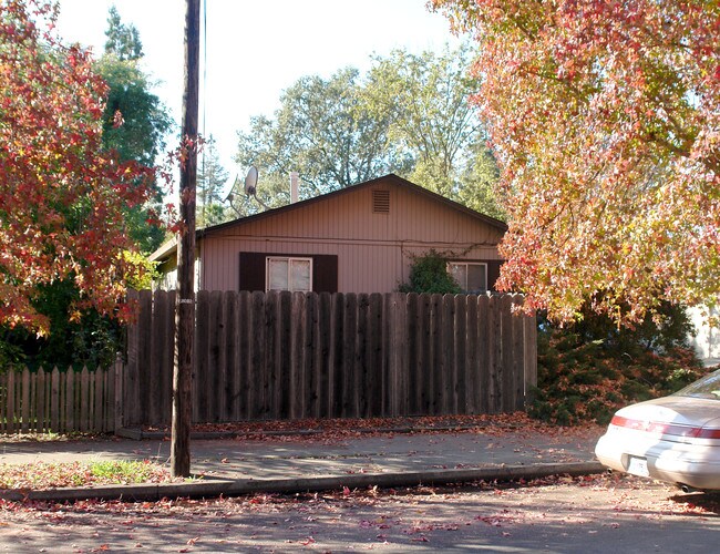 1547 King St in Santa Rosa, CA - Building Photo - Building Photo