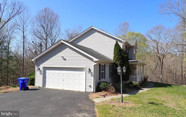 16455 Peak Run Pl in Hughesville, MD - Foto de edificio - Building Photo