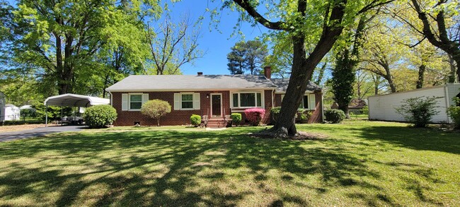 property at 907 Ridgecliff Dr