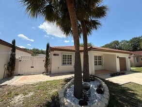 9130 NW 193rd St in Hialeah, FL - Building Photo - Building Photo