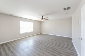 122 Village Pkwy in Woodstock, GA - Foto de edificio - Building Photo