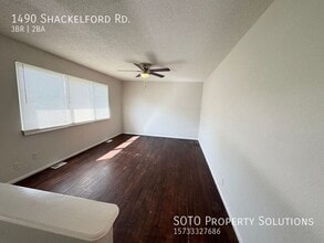 1490 Shackelford Rd in Florissant, MO - Building Photo - Building Photo