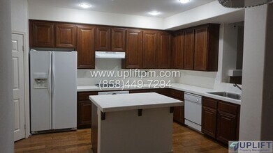7850 Via Belfiore in San Diego, CA - Building Photo - Building Photo