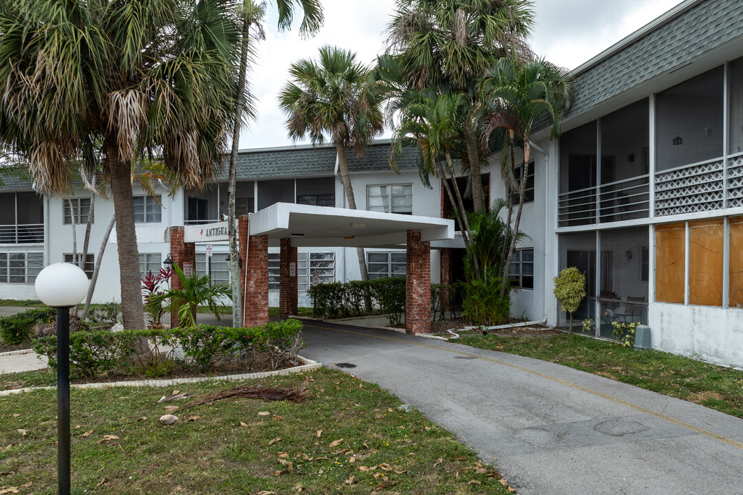 Margate Village in Margate, FL - Foto de edificio