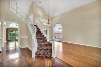 6806 Thistle Hill Way in Austin, TX - Building Photo - Building Photo