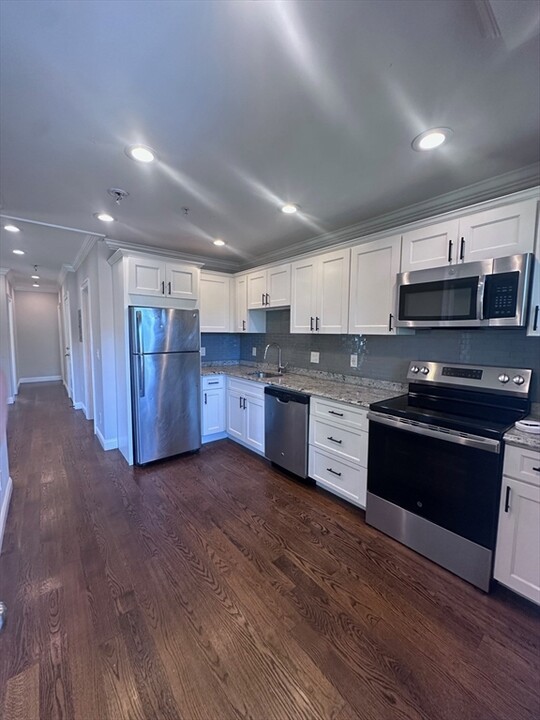 39 W Walnut Park in Boston, MA - Building Photo