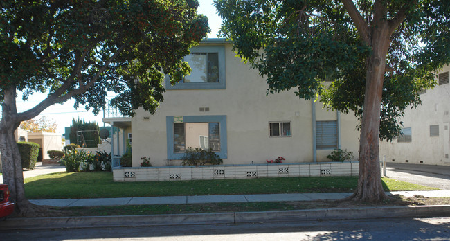 520 E Hurst St in Covina, CA - Foto de edificio - Building Photo