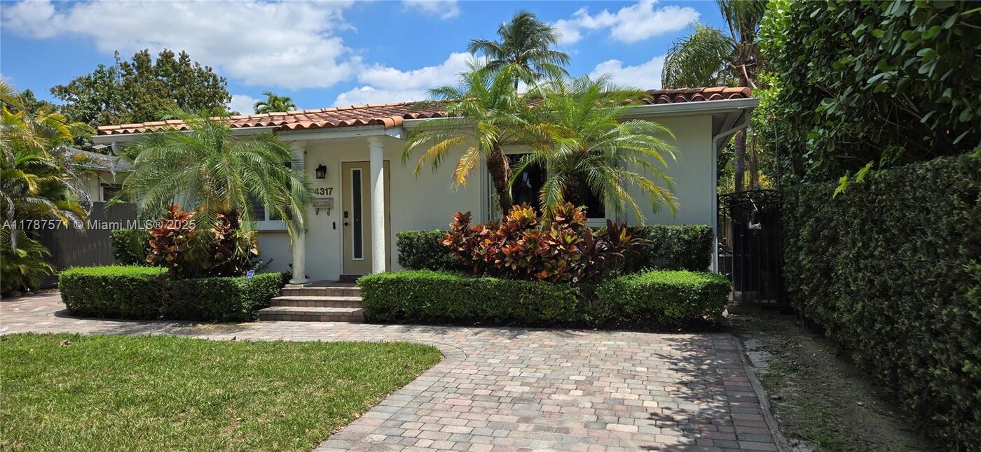 4317 SW 62nd Ave in Miami, FL - Foto de edificio