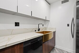 230 S Carondelet St, Unit 1 in Los Angeles, CA - Building Photo - Building Photo