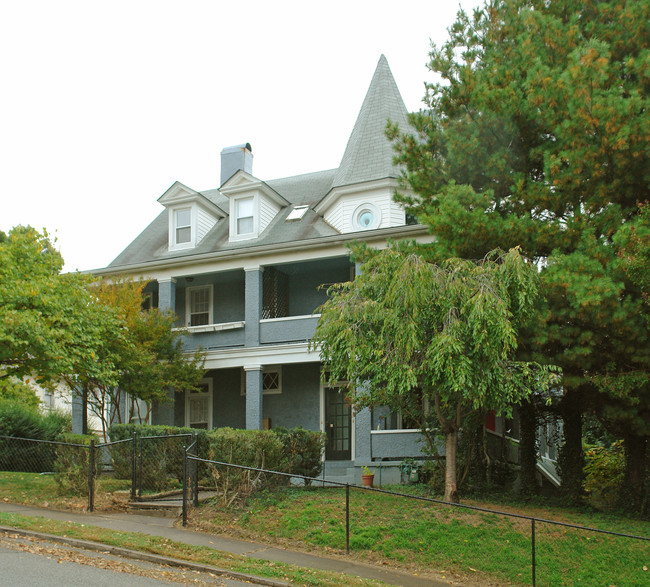 916 2nd St SW in Roanoke, VA - Foto de edificio - Building Photo