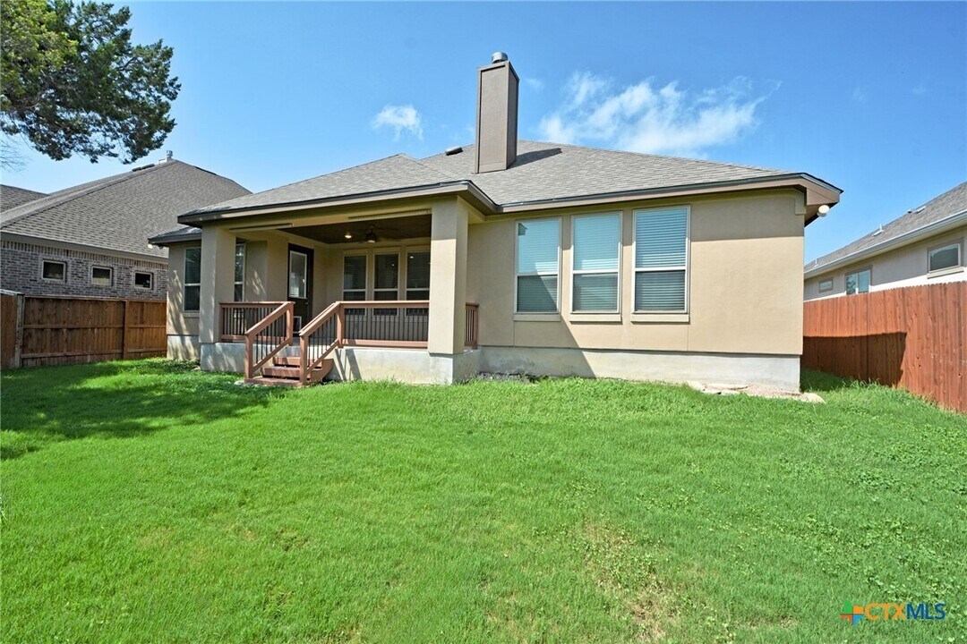 1418 Village Inn in New Braunfels, TX - Building Photo