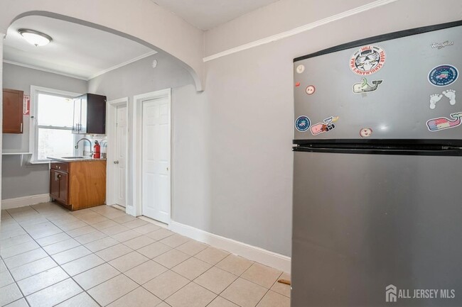 309 Hall Ave, Unit 2F in Perth Amboy, NJ - Building Photo - Building Photo