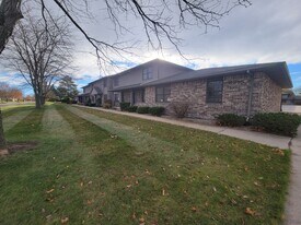 6265-6215 Normandy Dr in Saginaw, MI - Building Photo