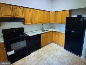 502 BROMLEY in Clementon, NJ - Building Photo - Building Photo