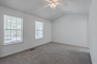 Greens at Stonecreek in Lithonia, GA - Foto de edificio - Interior Photo