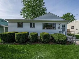 558 Walnut St in Elyria, OH - Building Photo