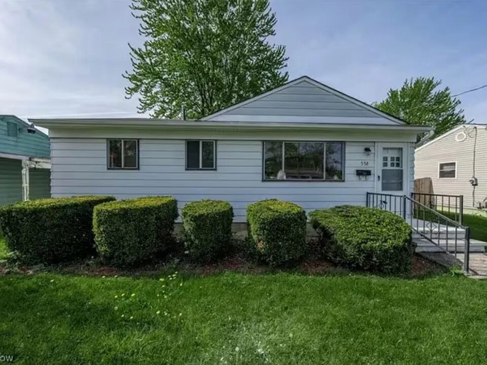 558 Walnut St in Elyria, OH - Building Photo