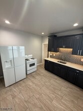 43 Philip Pl in Irvington, NJ - Building Photo - Building Photo