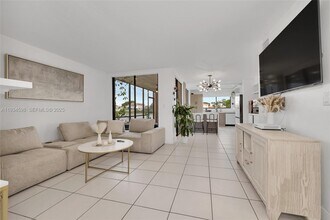 8250 NW 191st St in Hialeah, FL - Building Photo - Building Photo