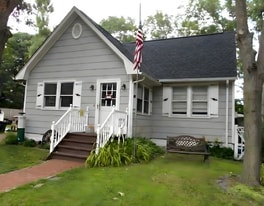 17 Lafayette Ave in Mastic, NY - Building Photo