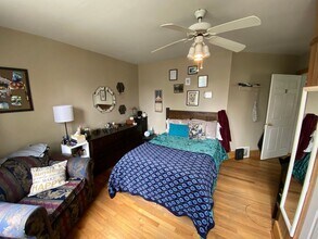 724 E Bloomington St in Iowa City, IA - Building Photo - Building Photo