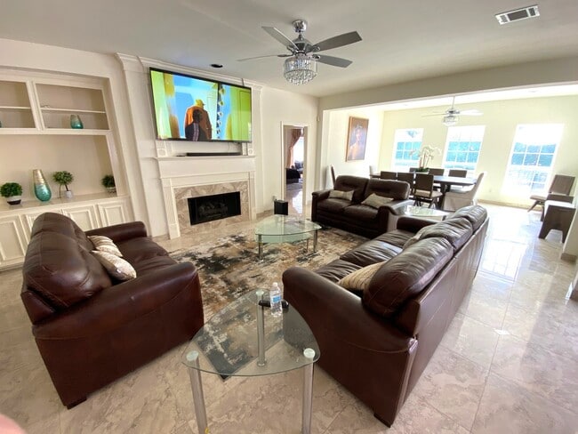3806 Shady Harbor Dr