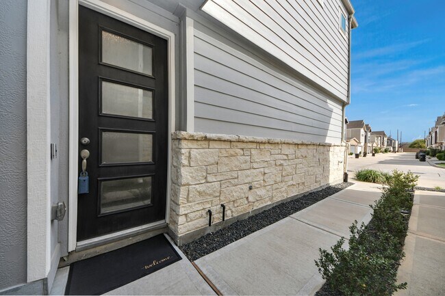 9830 Magnolia Village Ln