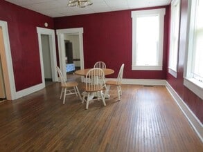 606 W Elm St in Urbana, IL - Building Photo - Building Photo