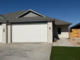 7022 40th St in Lubbock, TX - Building Photo