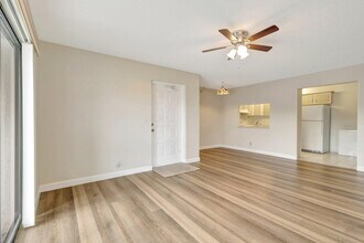 1002 Green Pine Blvd in West Palm Beach, FL - Building Photo - Building Photo