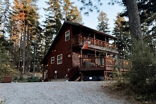 1460 Pineloch Sun Dr in Ronald, WA - Building Photo