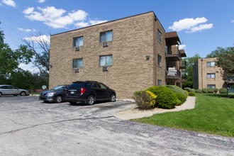 647-651 Carroll Pky in Glenwood, IL - Foto de edificio - Building Photo