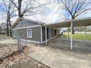 8005 Woodhaven Dr in Little Rock, AR - Building Photo - Building Photo