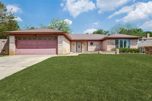 324 Cannon Dr in Hurst, TX - Foto de edificio