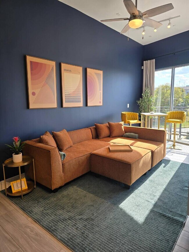 1100 Peters St in Dallas, TX - Building Photo - Building Photo